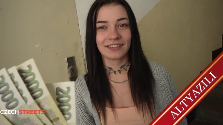 18lik yegenini amcasinin onunde siktim.jpg