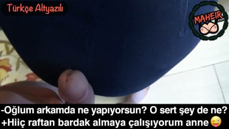 annem mutfakta yemek hazirlarken arkasina gecip dayadim.jpg