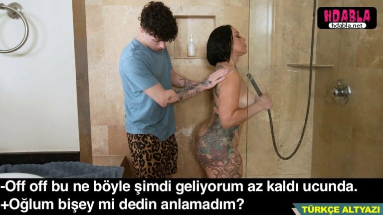 annemin sirtini sabunlarken mustehcen yerlerini gorunce fena oldum.jpg