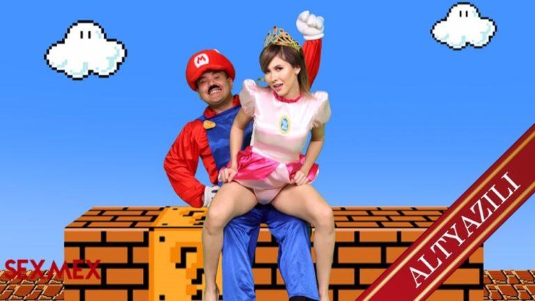 annemle super mario oynarken.jpg