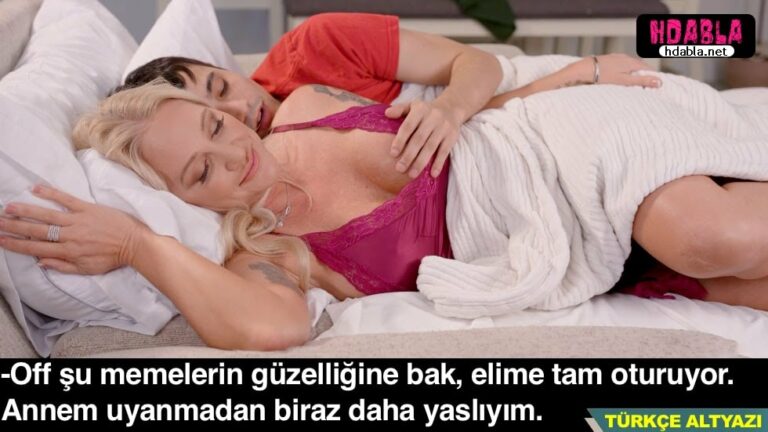 babam cok horladigi icin annem gecelikle gelip yanima yatti arkadan yasladim.jpg