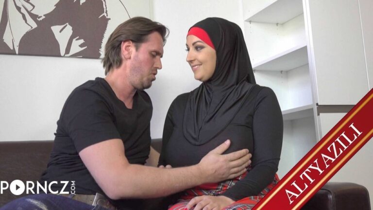 birader yokken turbanli yengemi siktim.jpg