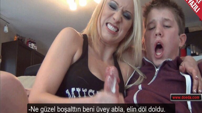 bosalmak isteyen kadin uvey kardesini bosaltarak kendini bosalttirdi.jpg