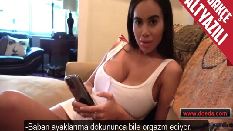 dolgun dudakli uvey annesiyle babasinin yerine gecmek icin anlasti.jpg