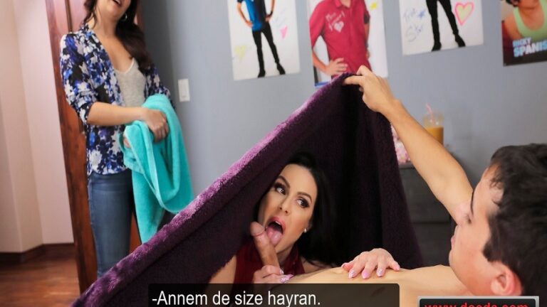 hayraninin evine gidip hayrani yerine annesini siken televizyon unlusu.jpg