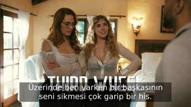 hic tanimadigi yabanci erkege amini siktirmek zorunda kaliyor.jpg