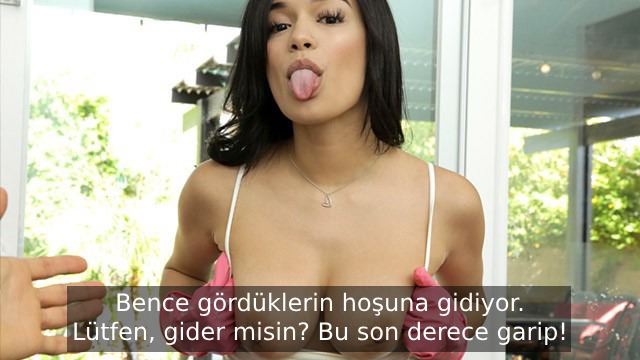 kendini siktirmek icin uvey abisini tahrik edip aminin suyunu cikartiyor.jpg
