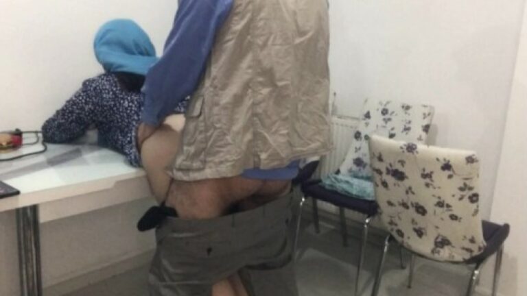 moruk kayinpeder gelinini sikiyor.jpg