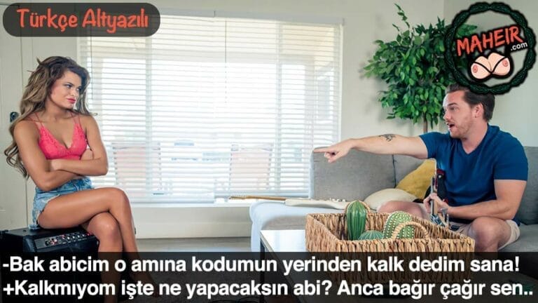 muzisyen oglan kiz kardesinin aminda gitar caliyor.jpg