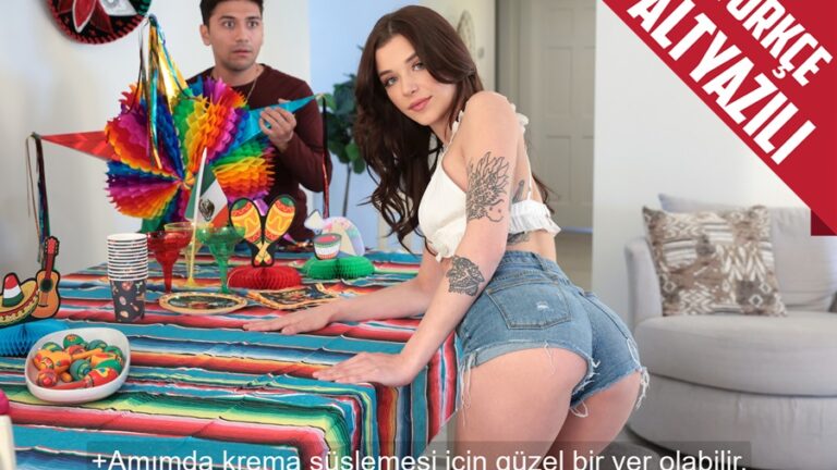 parti suslemesi yaparken kremali kek icin amini doldurtan uvey kardes.jpg