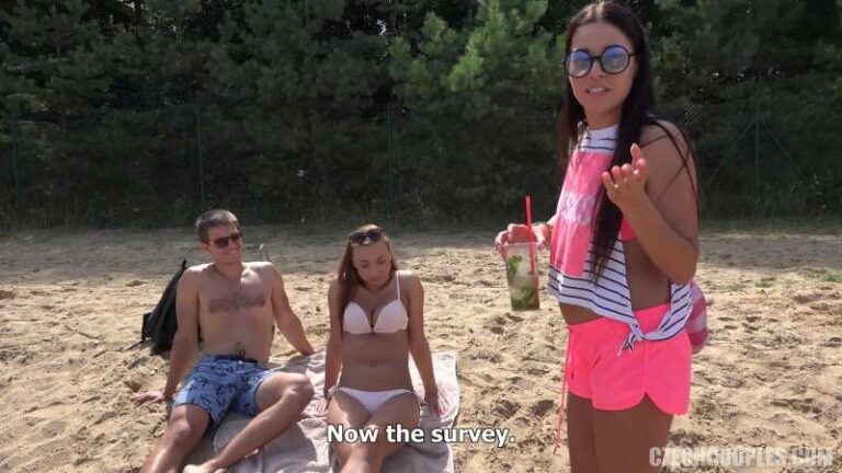 plajda ayartip sikiyorlar.jpg