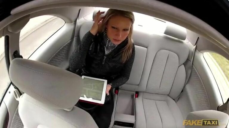 samantha elemanla sikiserek zaman geciriyor.jpg