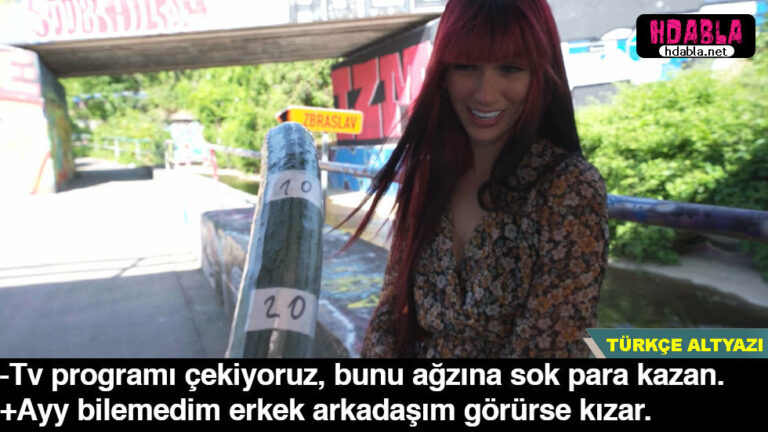 sokakta erkek arkadasini bekleyen kizil sacli kiza yavsiyor.jpg