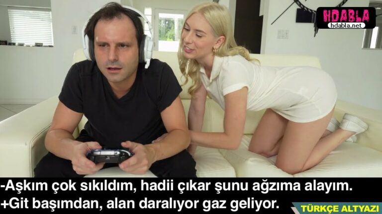 surekli oyun oynayan asosyal kocamin onunde pizzaci gencle sikistim.jpg