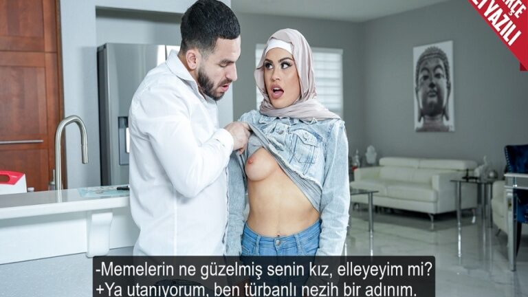turbanli hizmetcinin memelerini acip elleyen sapik sikisti.jpg