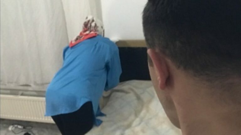 turk turbanli hatunu zorla sikiyor.jpg