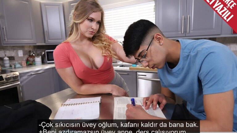 vahsi atesli uvey annesinin meme ucunu gorunce kuduran liseli.jpg