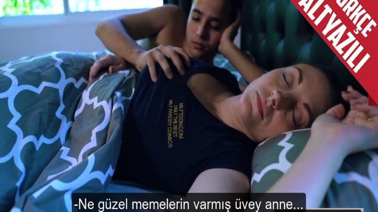 yaninda derin uyuyan uvey annesine zorla yasladi.jpg