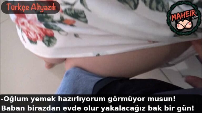 yemek hazirlayan anneme usulca yanasip kalcalarini oksadim.jpg