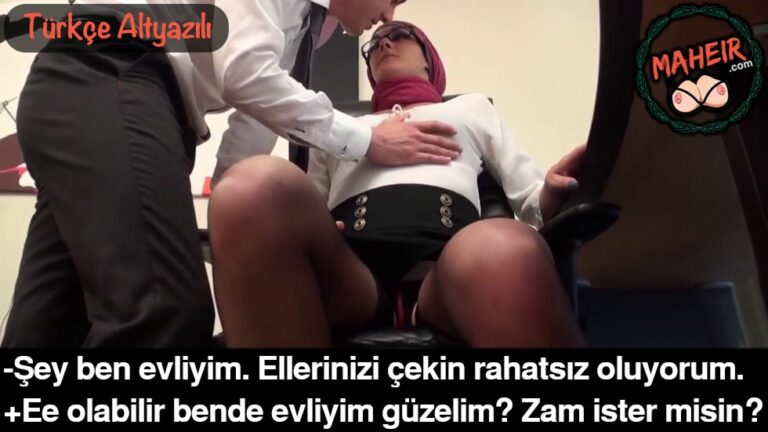 karaktersiz patron turbanli calisanina sarkintilik ediyor.jpg