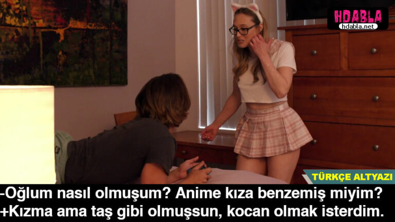 anime sevdigimi ogrenen annem odama anime kostumu giyip gelince.jpg