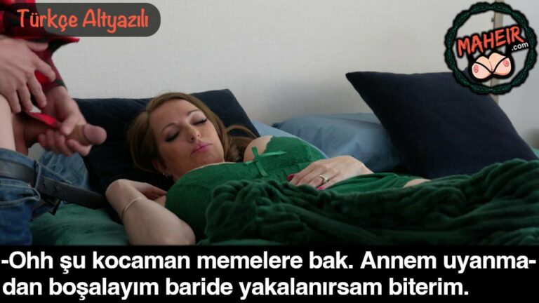 uyuyan olgun anasinin memelere bakip 31 cekiyor.jpg