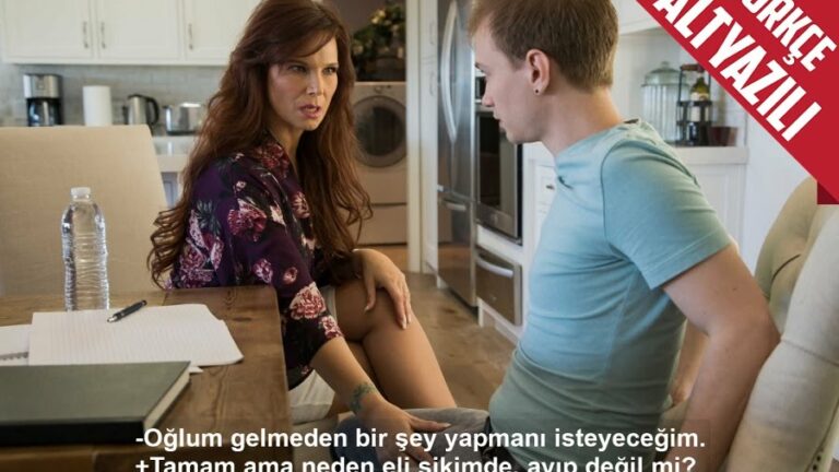 oglunun saf arkadasinin sikine elleyen milf yaragi icine aldi.jpg