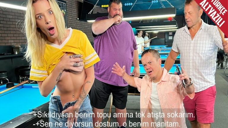 arkadaslariyla bilardo oynarken zorba erkeklerden bikkinlik geciren sarisin kizin amina topunu soktu.jpg