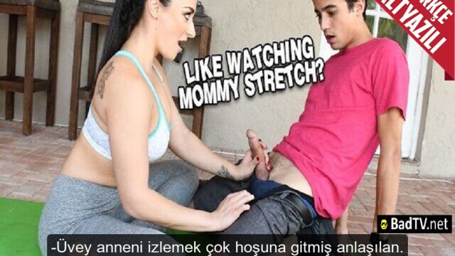 dar taytla pilates yapan uvey annesini sikini kaldirarak gerdirdi 640x360.jpg