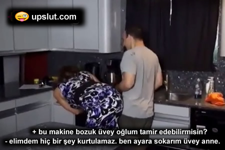 kalca sallayan anneye mutfakta yaslayan kuduruk ergen.jpg