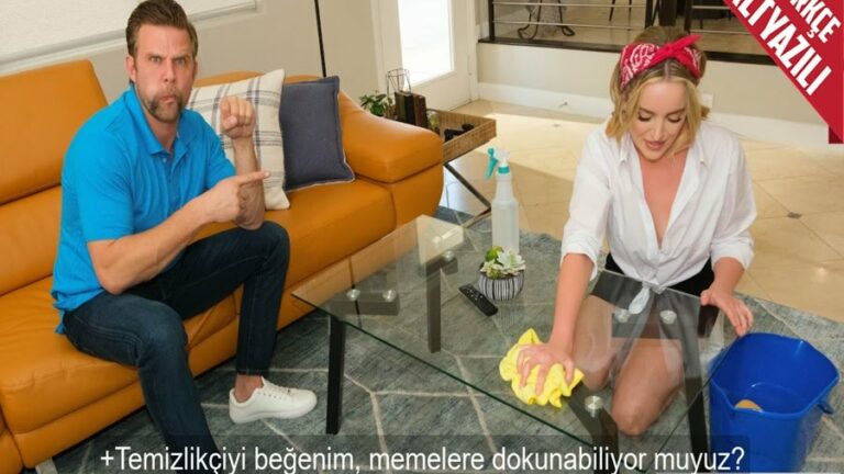 ozel hizmetcisini arkadasina gosterirken sikmeye baslayan ev sahibi.jpg