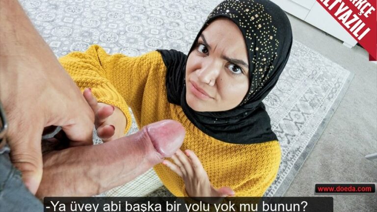isine fon arayan turbanli kiz uvey abisinden dol aldi.jpg