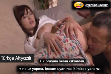 kafayi bulduran arkadasinin karisinin got deligini dilledi.jpg